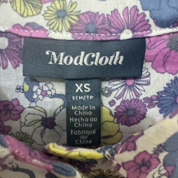 ModCloth Floral Patch Pleasantries Blouse Size XS - Picture 3 of 5